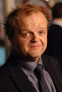 How tall is Toby Jones?